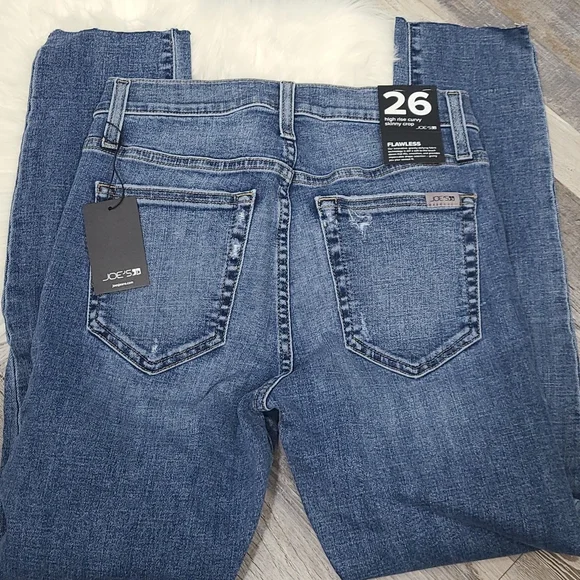 Joe's Jeans High Rise Curvy Skinny - Picture 5 of 7